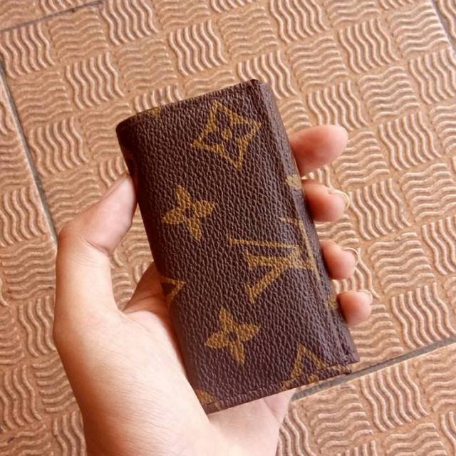 Dompet STNK dan Gantungan Kunci Motif Mono Coklat Import