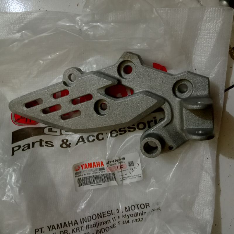 Dudukan footstep depan Kanan Yamaha Vixion R original YGP
