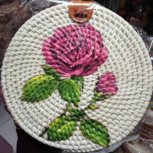 Tas rotan bali motif bunga mawar