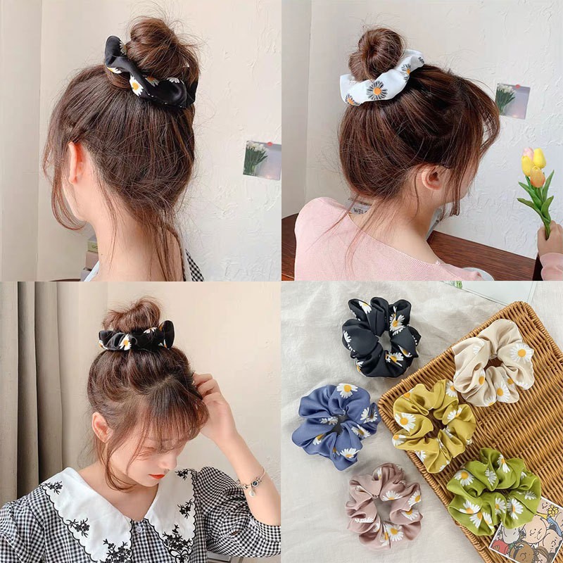 Ikat rambut kerut scrunchie motif daisy