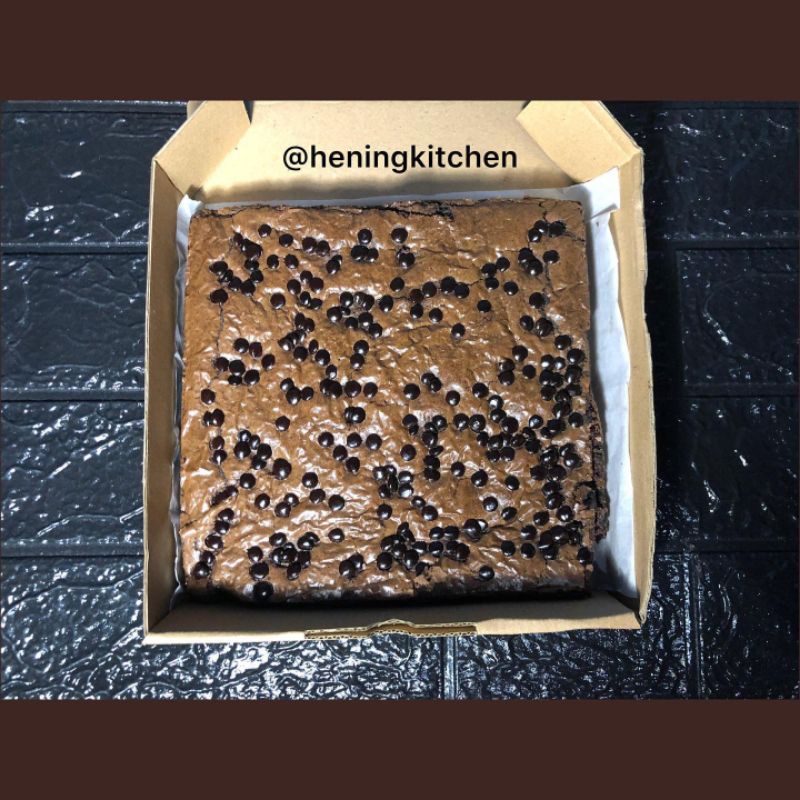 

Brownies by @heningkitchen (uk. 20x20 cm)