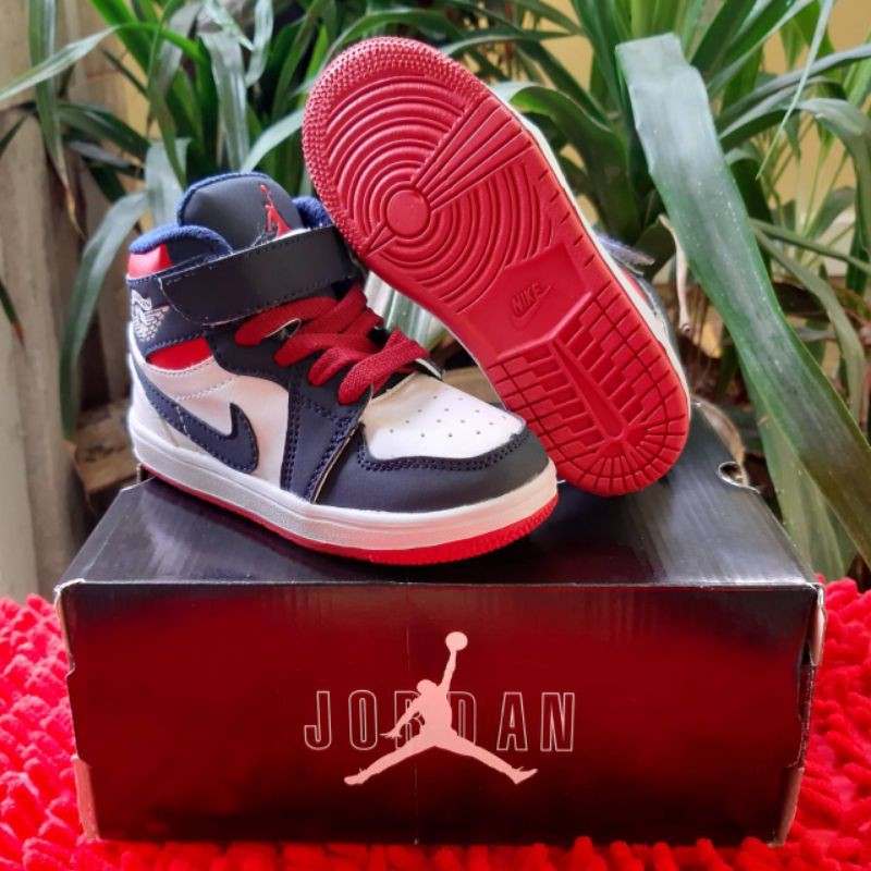 Sepatu Anak Laki dan Sepatu Sneakers Anak Perempuan Jordan Kids Sepatu Anak Laki Laki 10 Tahun Sepatu Anak Sneakers Laki Laki Perempuan Nike Jordan High Grade