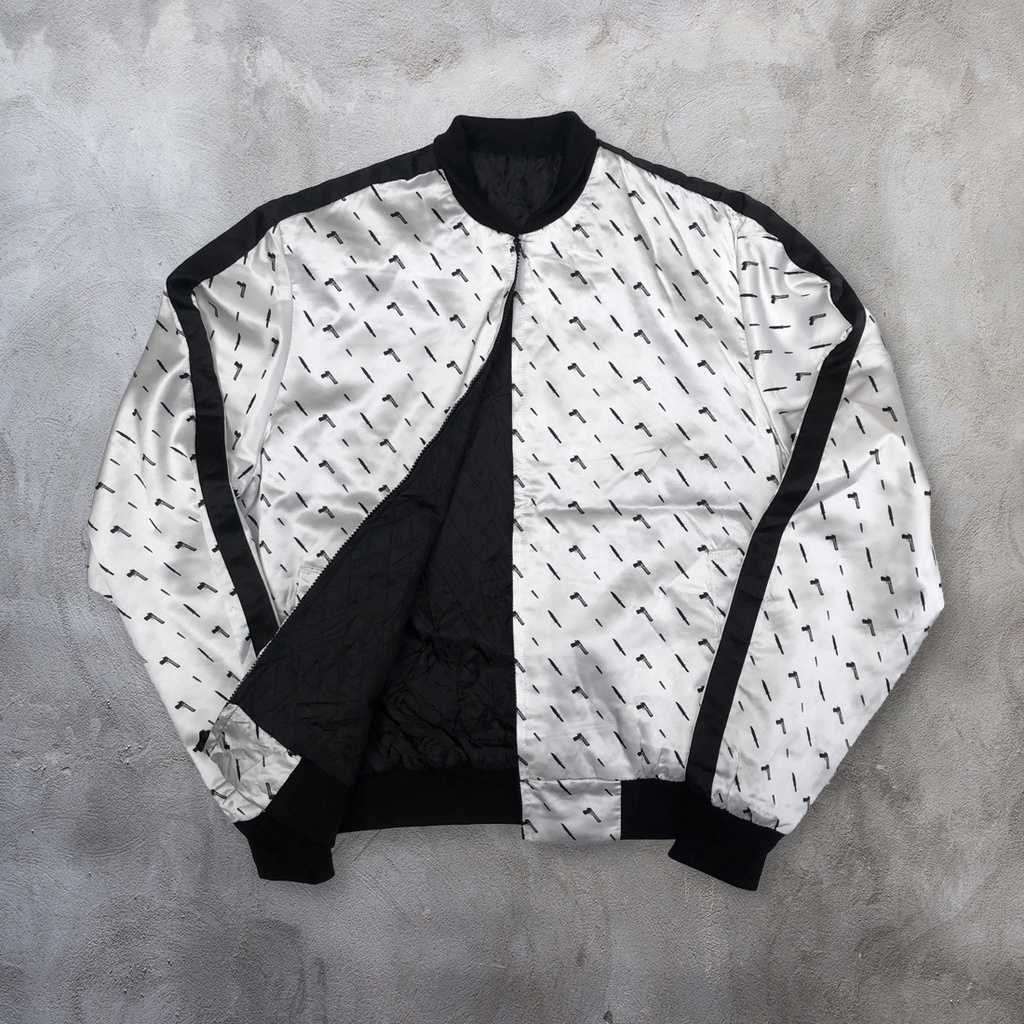 Jaket Gun Knife Silk Varsity Jacket Satin - XL