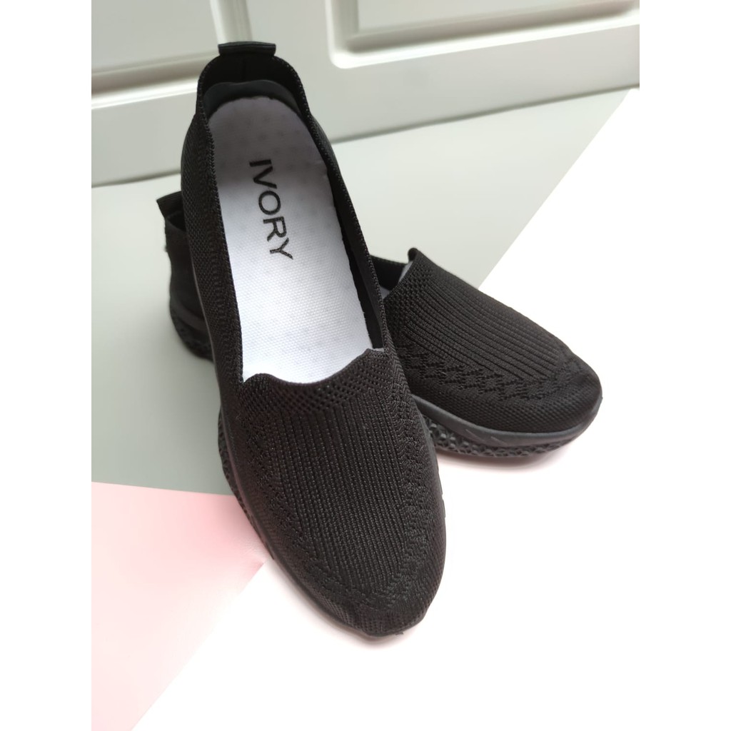 IVORY Sepatu Wanita Slip On Rajut Import U99-2