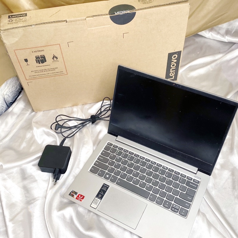 LENOVO IDEAPAD S340 14API-9FID R3 3200U 8GB 512GB-SSD Vega-3 Laptop Preloved Second