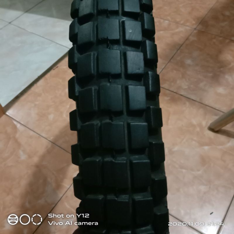 ban TRIALS merek IRC-ukuran 300/ring/18