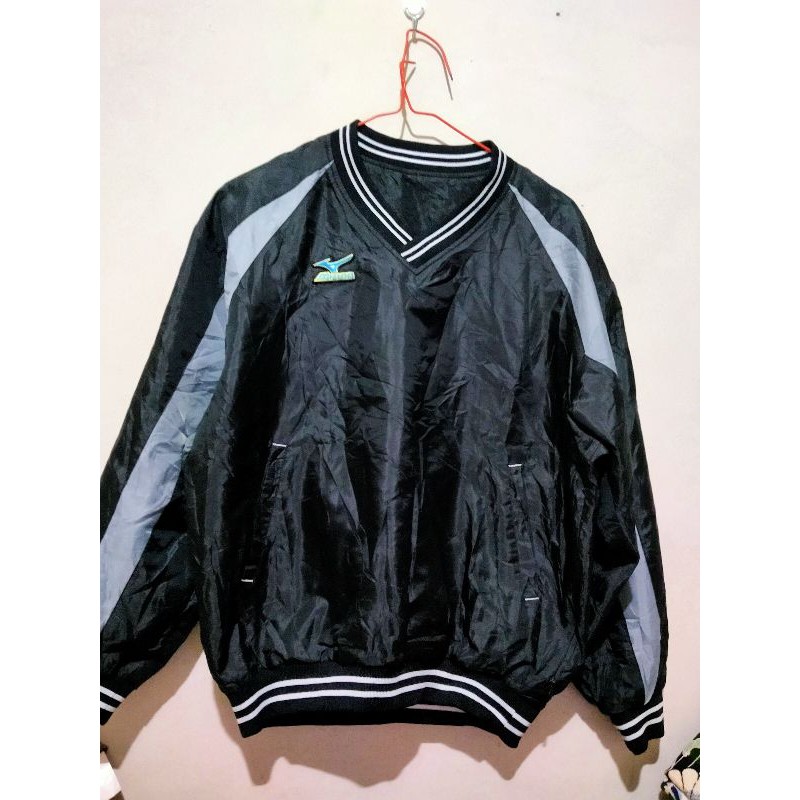 Mizuno jaket parasut, bisa bolak balik