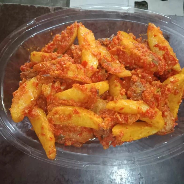 

Ayam Balado Kentang 1kg Hallal masakan jadi