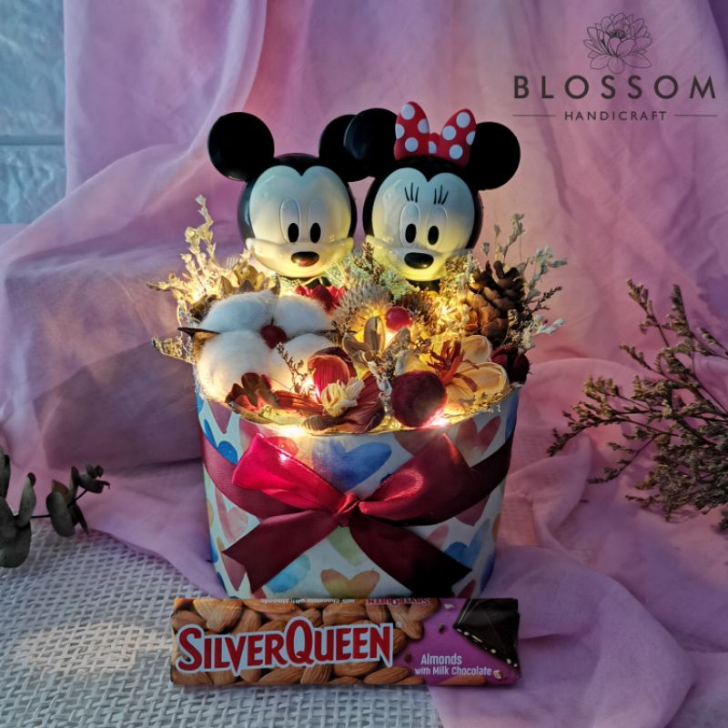 Valentine Gift / kado valentine / hadiah valentine / bunga valentine / hampers valentine / kado roma