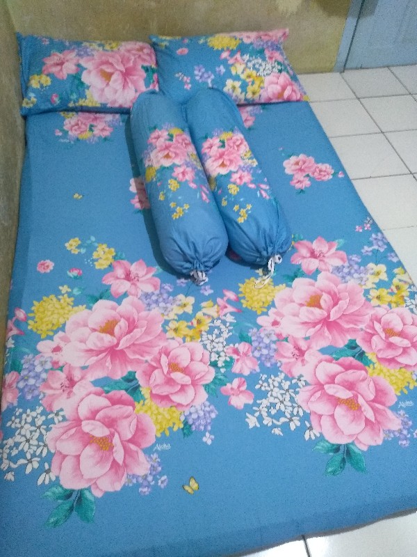 Sprei Aloha Uk. King (180x200)cm & Uk. Queen (160x200)cm Motif Bunga Nuansa Orange Ungu
