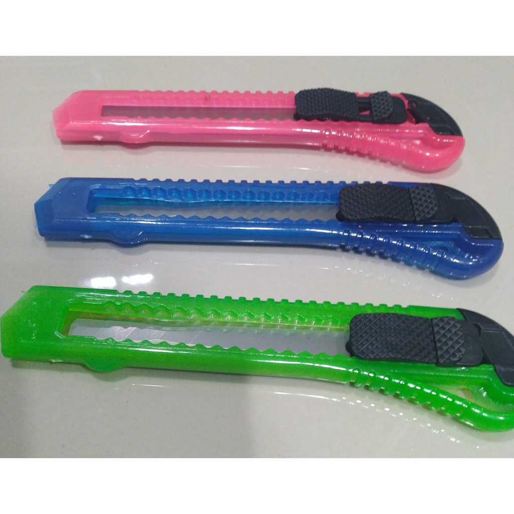 

PISAU CUTTER/ CATER/ CUTER/ BESAR MURAH - CUTTER BESAR PLASTIK
