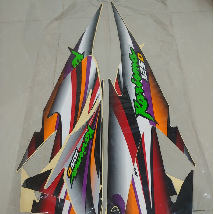 Striker Motor ORI&KW / Stiker Bodi & Lis Body & Striping Karisma 125D 2004 Hitam Silver