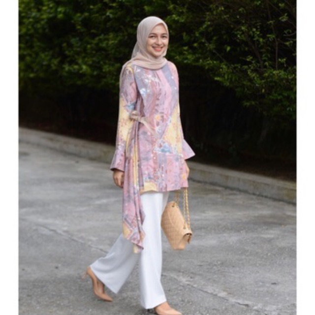 EARTH TOP RIA MIRANDA UTOPIA