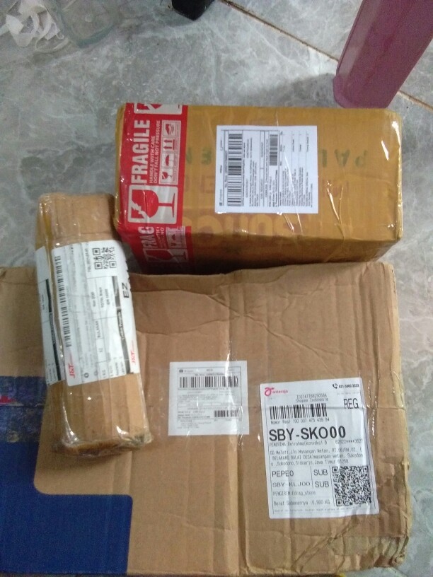 Molto Pelembut Dan Pewangi Pakaian Flower Shower 820ml