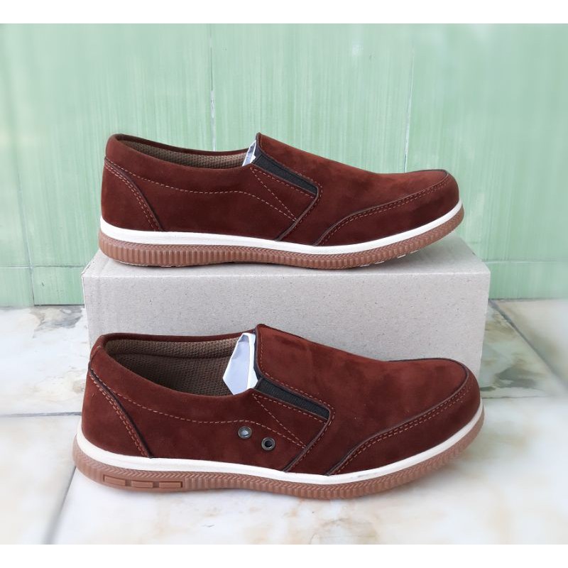 Sepatu Casual Santai Slip On Pria Keren Terlaris