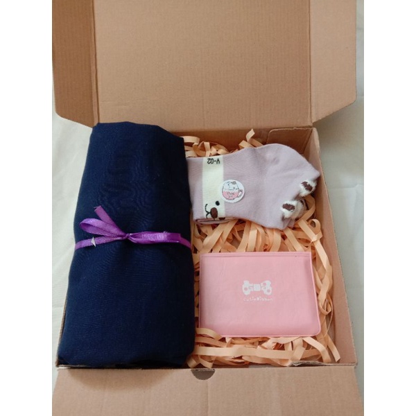 

Hampers Hijab / GiftBox / Wisuda / Hadiah Ulang tahun / Makassar