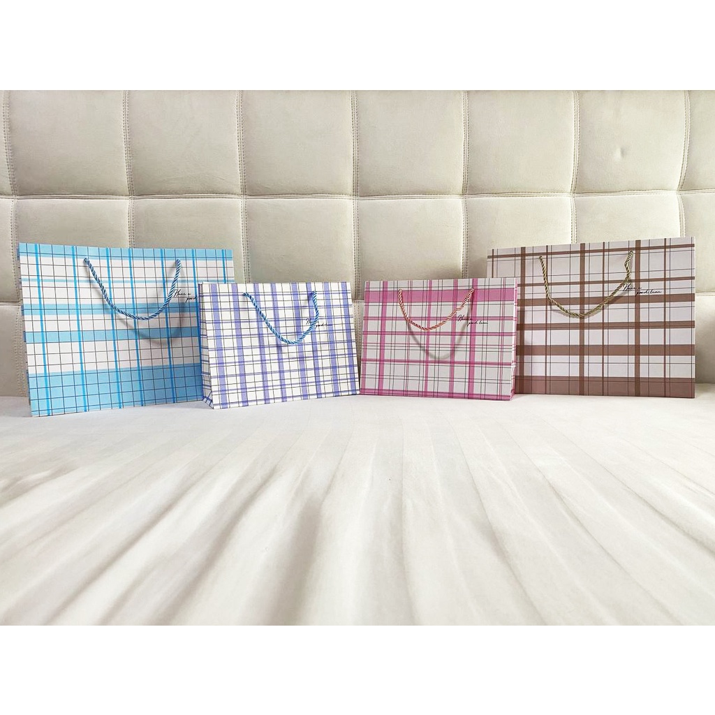 

Paper bag motif kotak square / Tas Kado / Shopping bag / Goodie bag