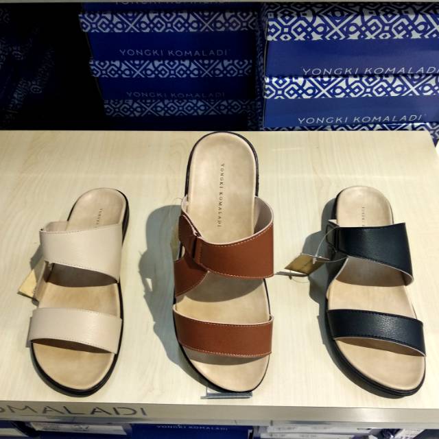 SANDAL TALI WANITA ( YONGKI KOMALADI )