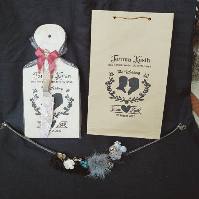 

SOVENIR TELNAN 12*24 SET PISAU DAN PAPERBAG SABLON PLUS KEMAS INCLUDE