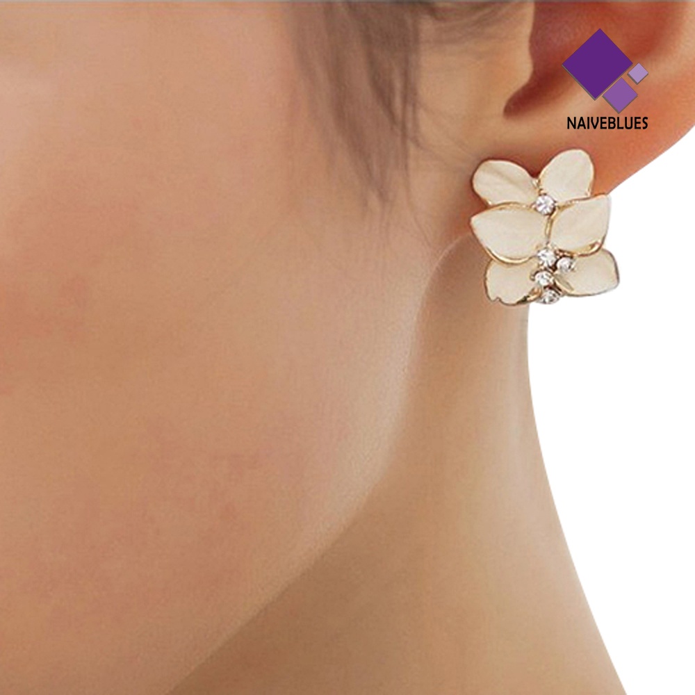 Anting Stud Desain Gardenia Warna Putih Untuk Wanita