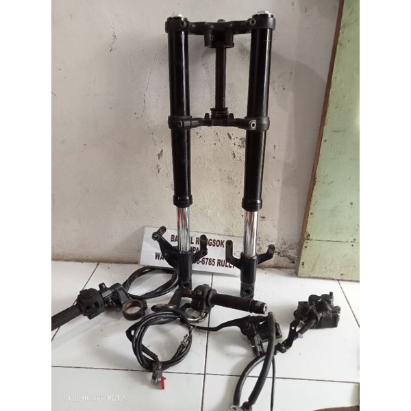 USD R15 VVA v3 ATAU usd shok depan r15 vva v3 original