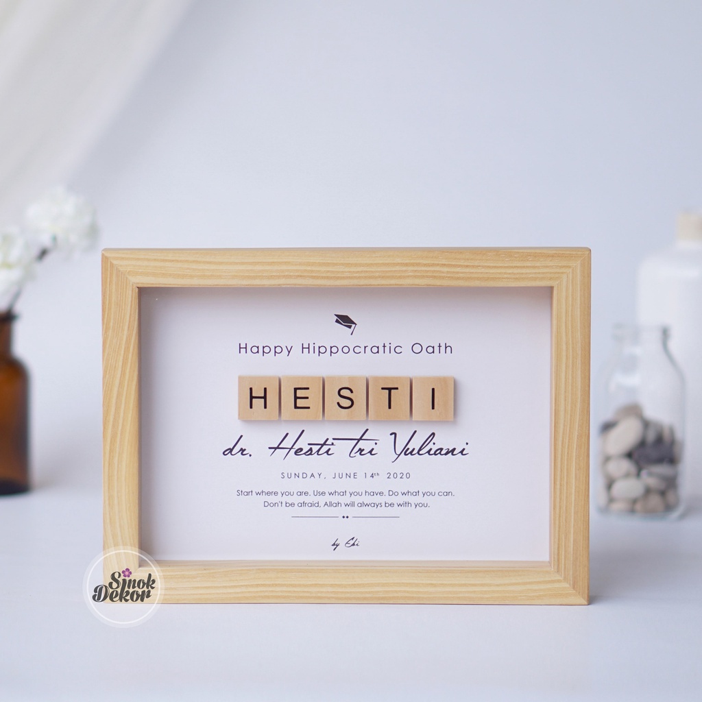 Scrabble Frame Sinok Dekor - Kado Wisuda Graduation Kenang Kenangan Trophy Penghargaan Ucapan Terima