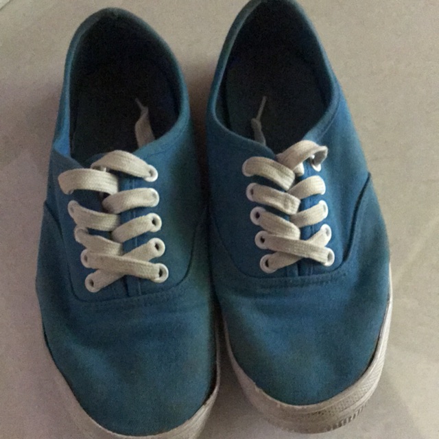 City sneaks sneakers