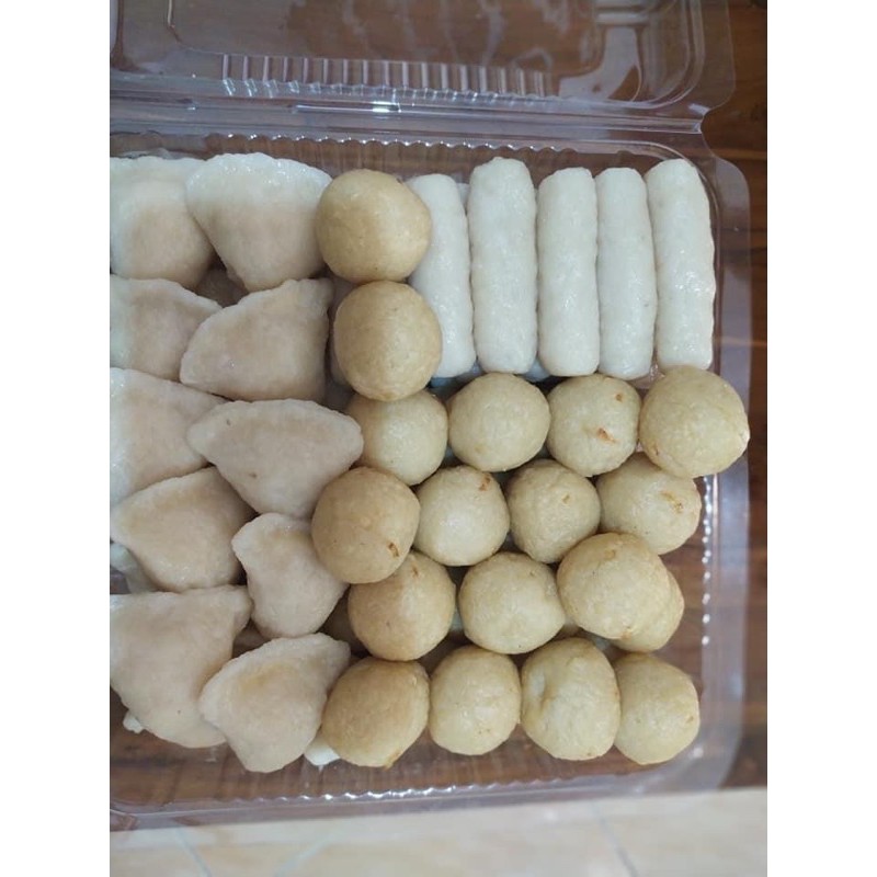 

Pempek asli palembang Rp.3500/piece ( paket isi 10 mix)