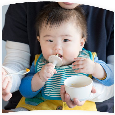 Castle - Richell T.L.I Baby Silicone Spoon - Sendok Silikon Bayi Mandiri - Training Learning Spoon - sendok Pertama Bayi Untuk Makan Sendiri