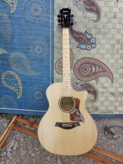 gitar akustik elektrik  taylor jumbo custom dobel ran