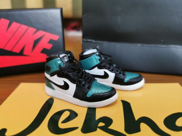 Air Jordan 1 Chameleon Black - 3D Sneakers Keychain Gantungan Kunci