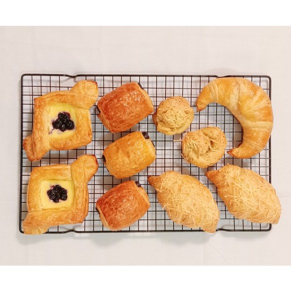 

Croissant dan Danish - Plain, Smoked Beef and Cheese, Chocolate, Blueberry Cream Cheese, Garlic and Italian Herbs