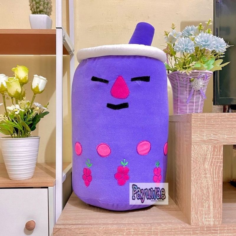 Boneka boba dengan motif BTS