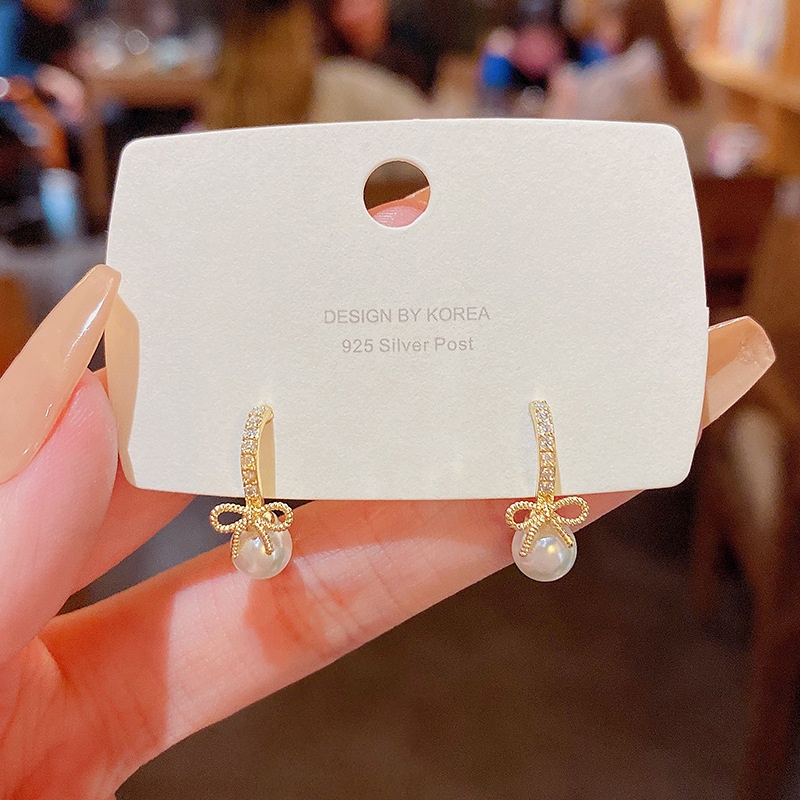 Anting Stud Desain Pita Aksen Mutiara Bahan 925 Silver Needle Untuk Wanita
