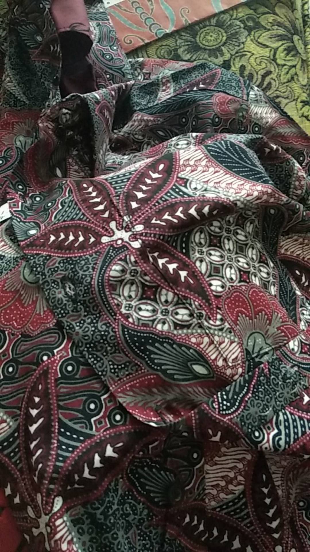 Pradawita Batik Kemeja Slim Fit Floris 2a-merah