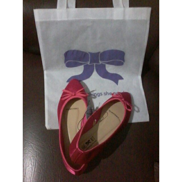 FLAT SHOES - THE LITTLE THINGS SHE NEEDS - HEART SHOES - PINK SHOES