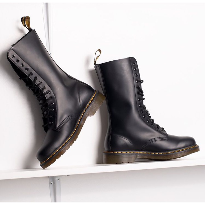 Sepatu Boots Pria Wanita Unisex 12 Hole dan 14 Hole DrMartens Docmart Dokmart Dockmart Black Smoth K