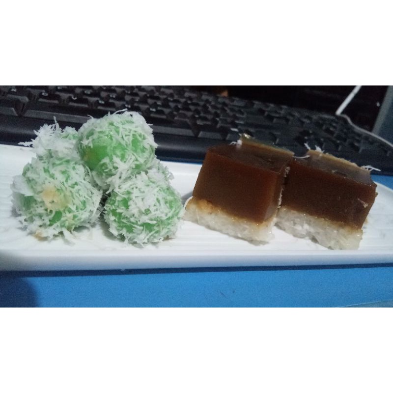 

Kue klepon dan sarikayo