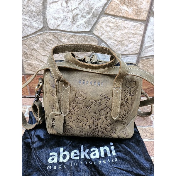 Tas kulit LucyEngraved Abekani
