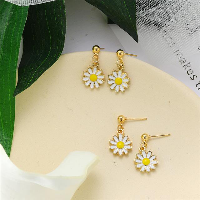 Sterling silver jarum Korea little daisy bunga anting kecil anting-anting kreatif anggun kepribadian