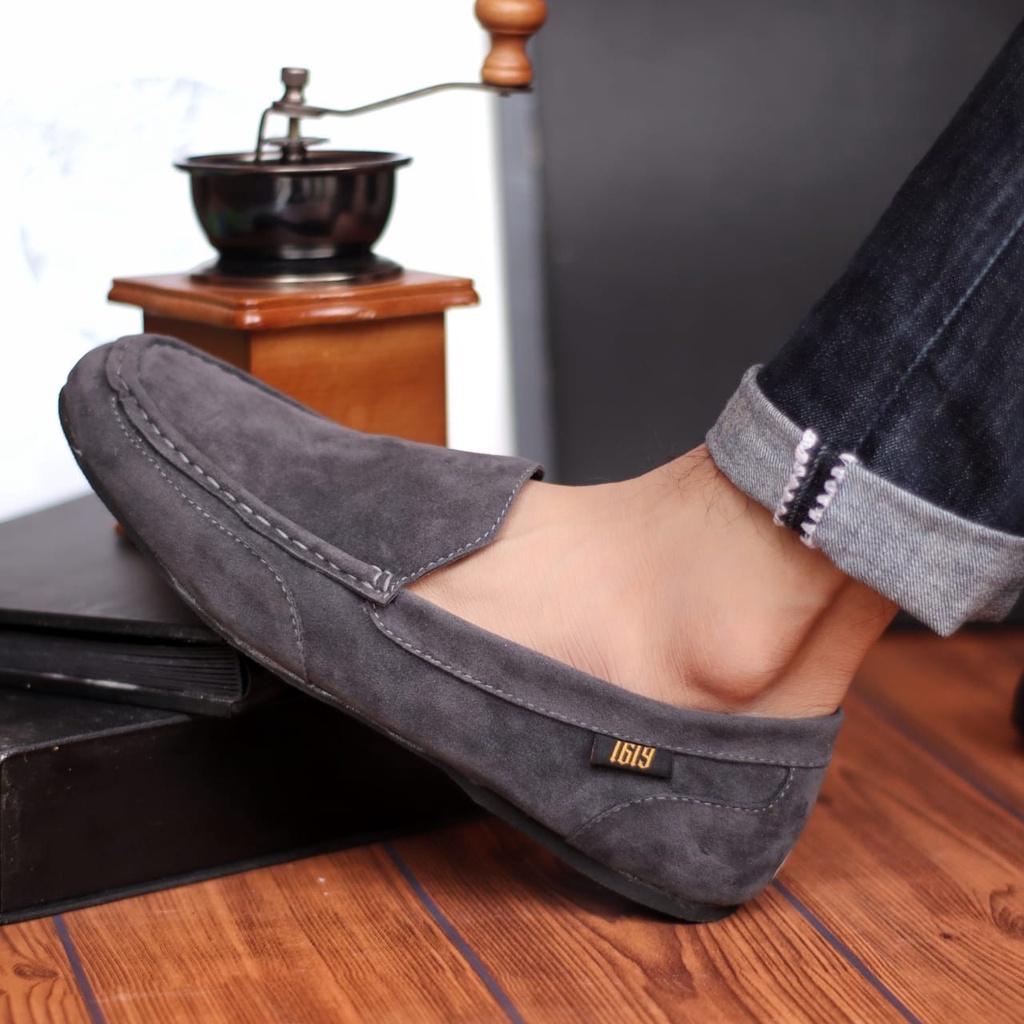 Sepatu Formal Pria Casual Slip on Pria Mules Kantoran Nikahan Suede Asli Original Sepatu Pansus Kantor Resmi Formal Hitam Navy Abu Gaya Trendy Kasual Kuliah Pesta Nikah Kondangan Gereja Kerja PNS Guru Kekinian Terlaris Terbaru Murah