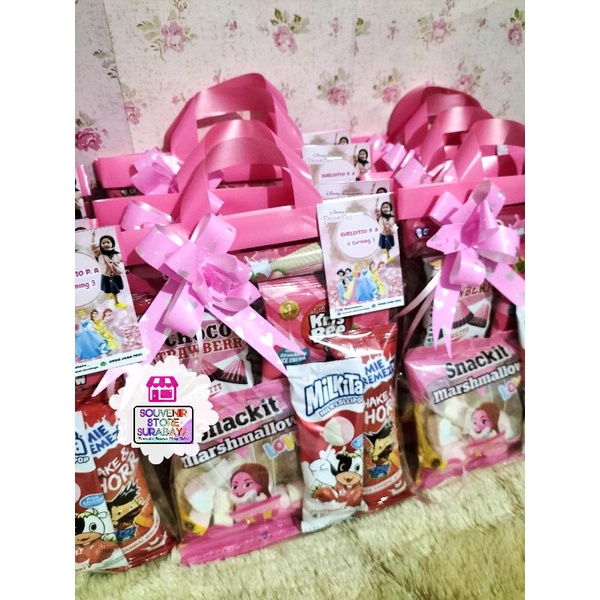 Pinky Hampers || Snack ultah serba pink || Paket ultah 6500 pink || Bingkisan ultah surabaya || Paket snack murmer