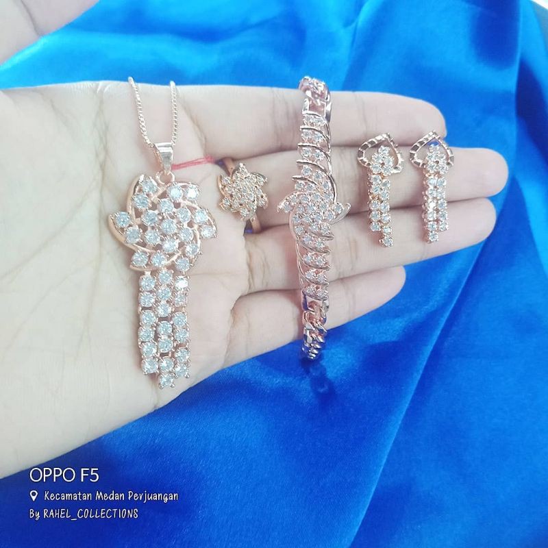 set swasa perhiasan mewah imitasi