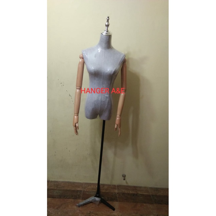 MANEKIN BADAN WANITA TANGAN ROBOT / MANEKIN PATUNG BAJU / PATUNG TIANG BESI TANGAN ROBOT / PATUNG MA