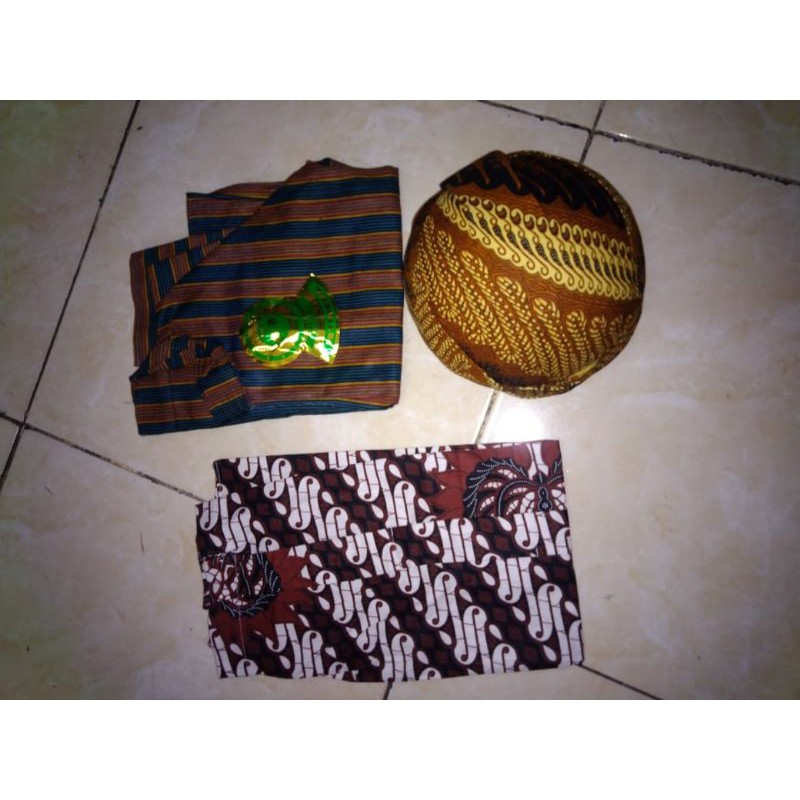 SETELAN baju lurik ROK anak gratis blangkon