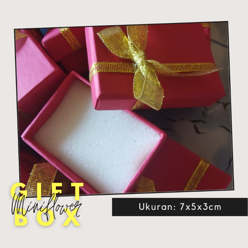 

[READY] gift box ukuran 7x5x3 cm dengan pita dan busa tebal untuk minigold