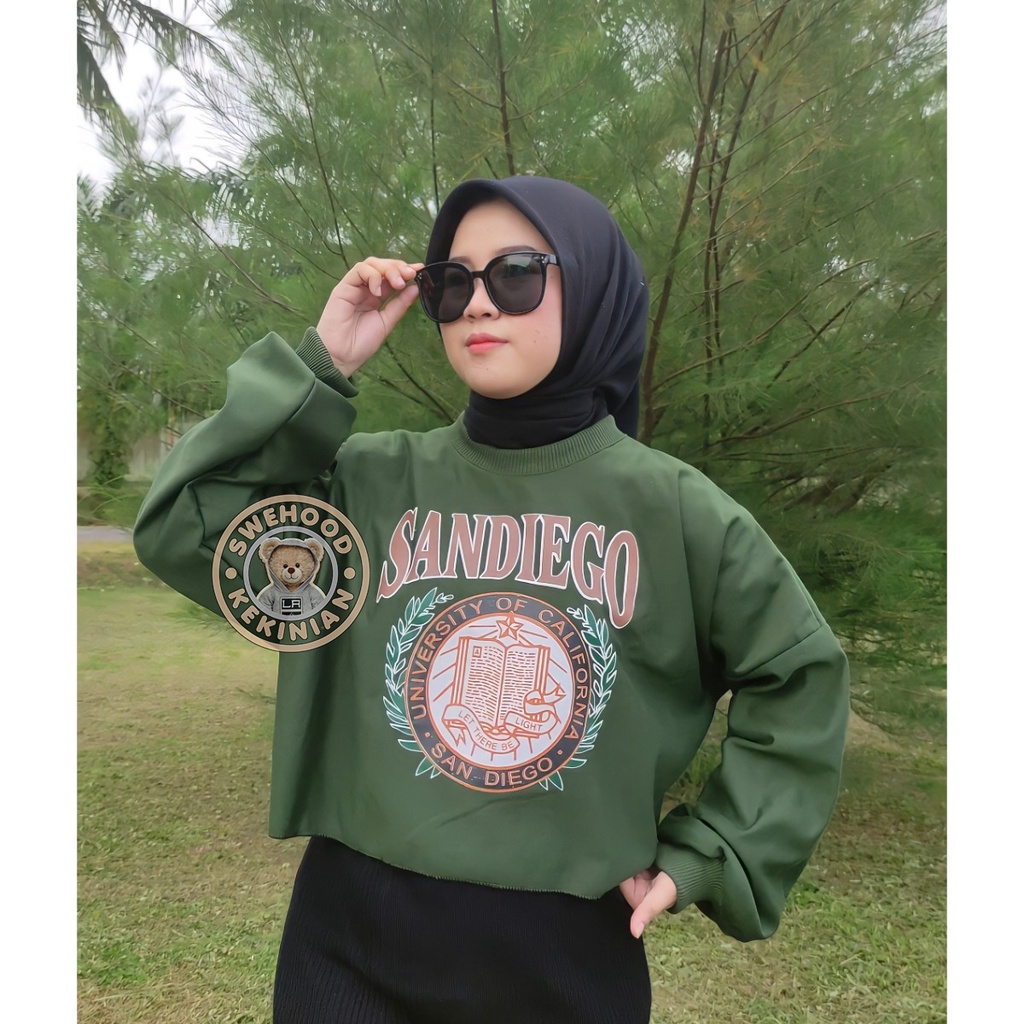 (IC) ARMY SANDIEGO CROPE Sweater Kpop Crewneck Sweatshirt Wanita Kekinian Oversize Fashion Outfit Ootd Korean Style Sweter Crewnek Switter Cewe Krunek Perempuan Sweeter Viral Remaja Korea Atasan Cewek Premium BB 45-65 PB 65 LD 110 Bahan Fleece Tebal