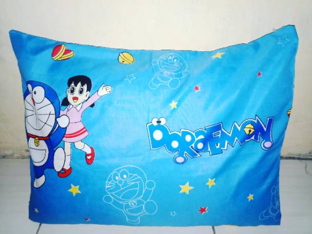 Sarung bantal karakter 60x45