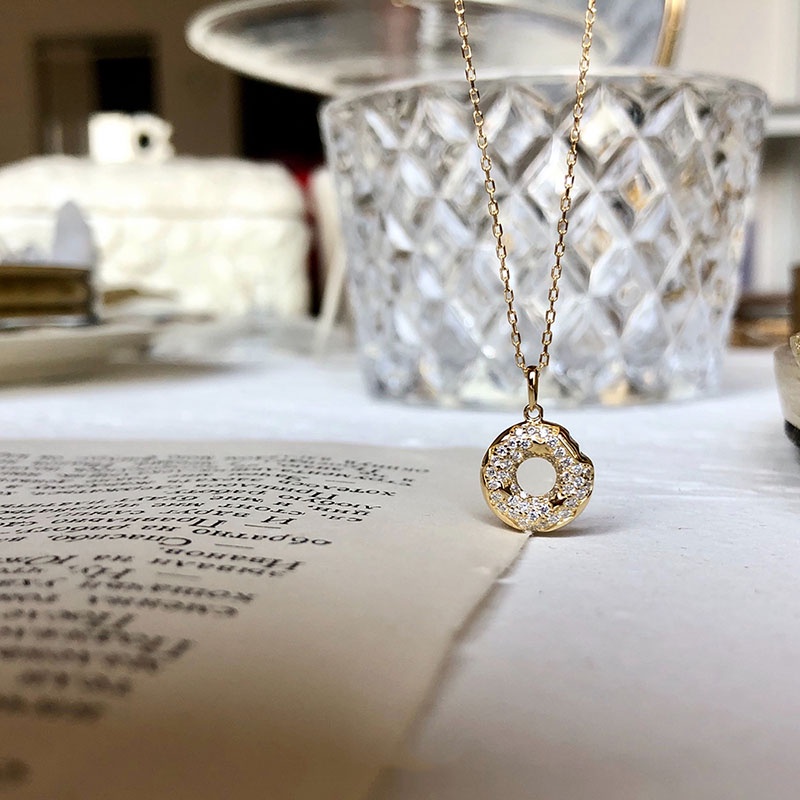 Kalung Rantai Klavikula Liontin Kristal Bulat Warna Emas Gaya Vintage Untuk Wanita