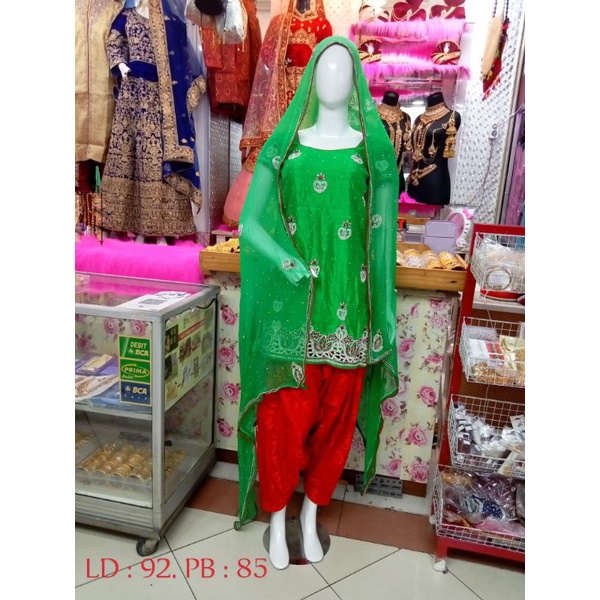 Lehenga Bludru Baju India ASOKA